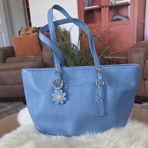 Adorable Coach Slate Blue Leather Tote 💙🌼🩶